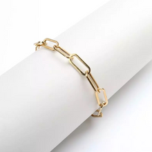 Load image into Gallery viewer, Bae Paperclip Link Bracelet.  Classic stainless steel paperclip link bracelet. Everyday wear essential links! Great to mix and match. Available in Silver and Gold.  18 cm    Please follow care instructions to maintain your pieces quality and integrity. #SHOPEMMASOFIA
